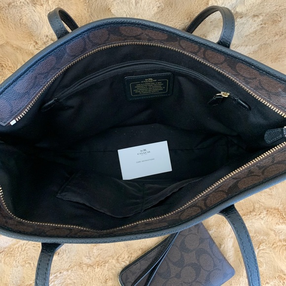 Coach Zip Tote Bag with Zip-Corner Wristlet Strap - Picture 3 of 7